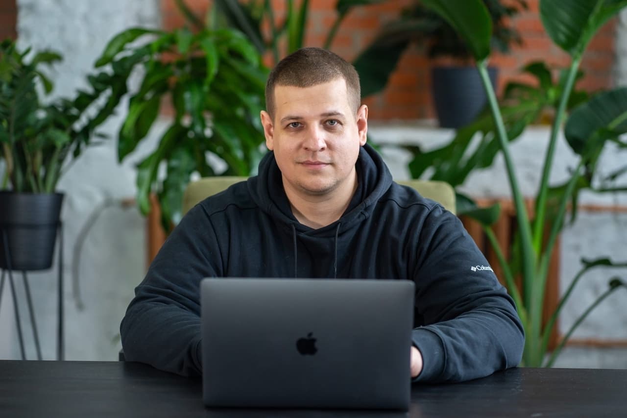 Привет, я Павел Пресняков - владелец 6 интернет-магазинов, лицензированной… 1
